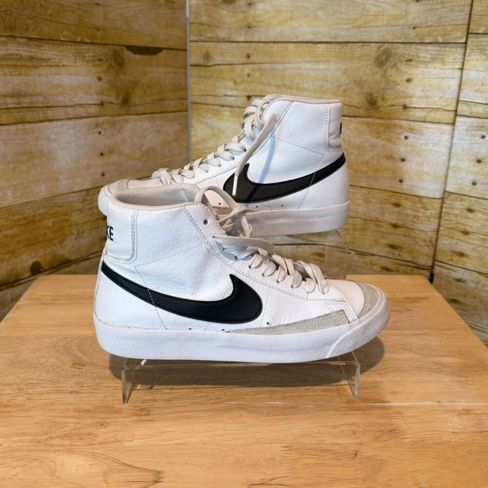 NIKE HIGH TOP WHITE LEATHER BLAZERS SZ. 7Y